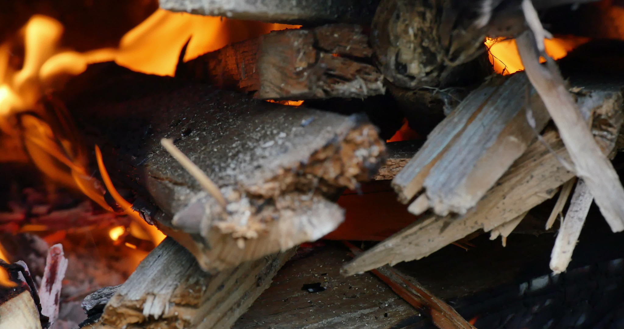壁炉中的火焰4k视频的预览图