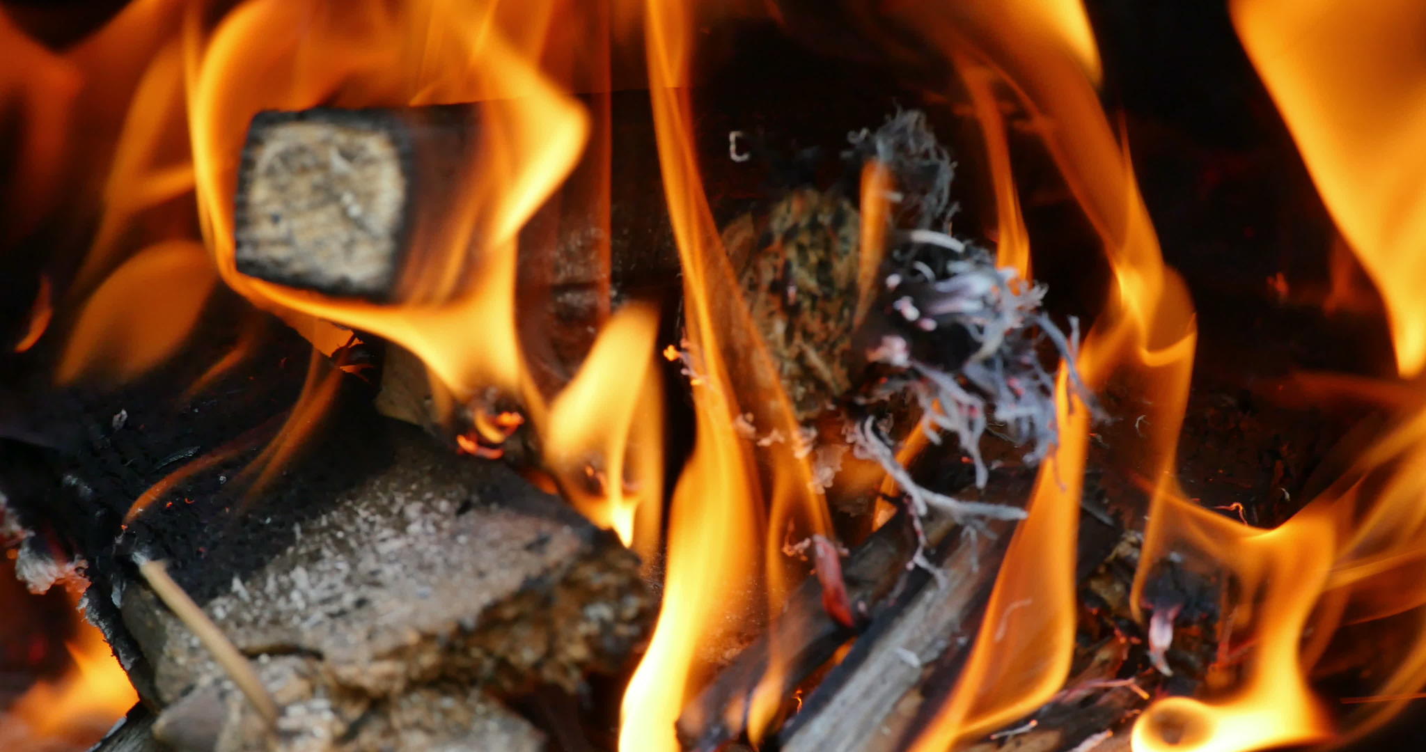 壁炉中的火焰4k视频的预览图