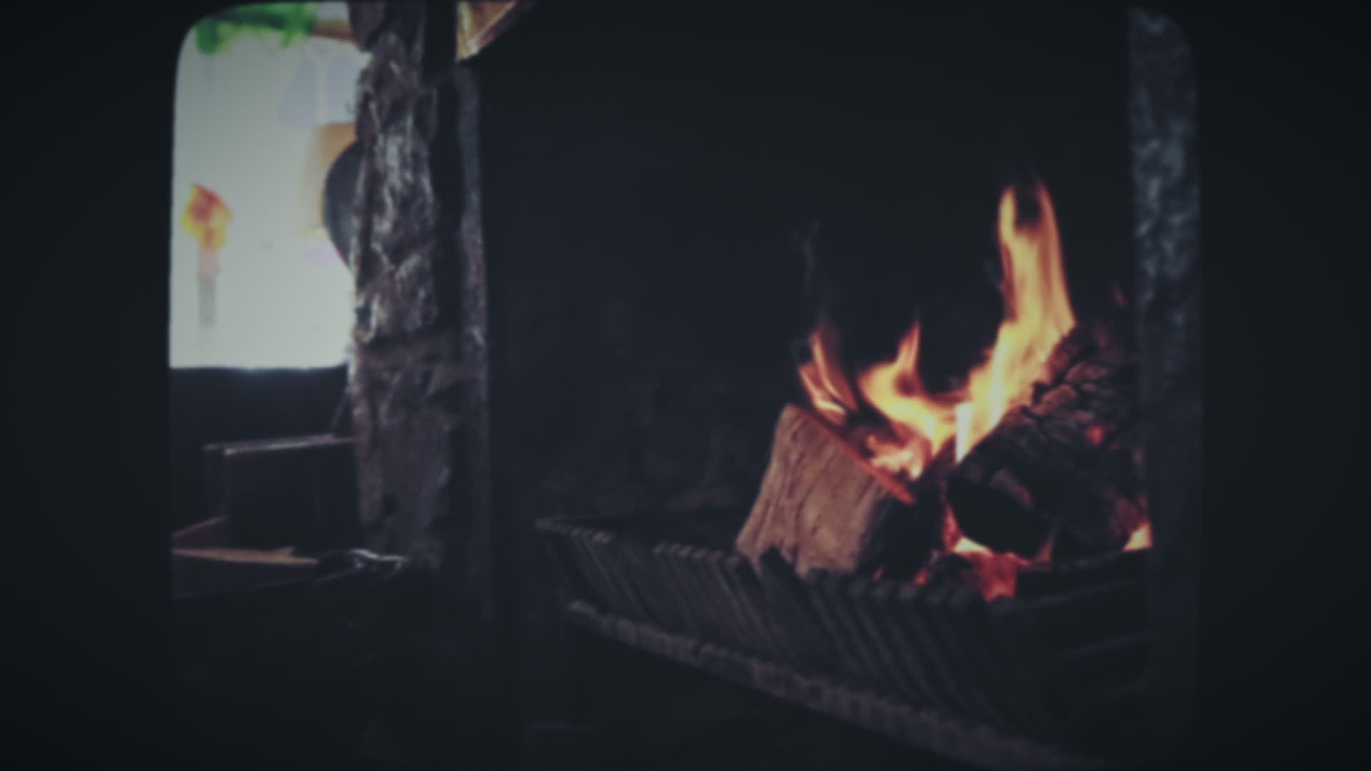 燃烧的壁炉视频的预览图
