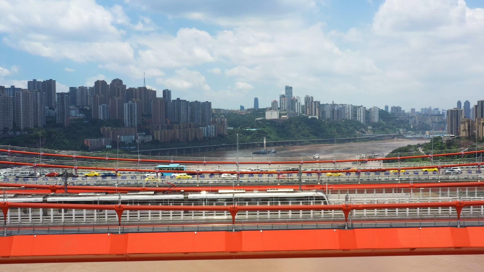 航拍重庆轨道环线通过鹅公岩大桥视频的预览图