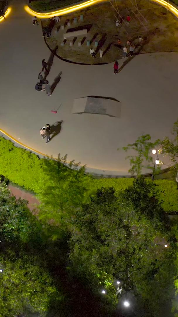 环城公园夜景航拍视频的预览图