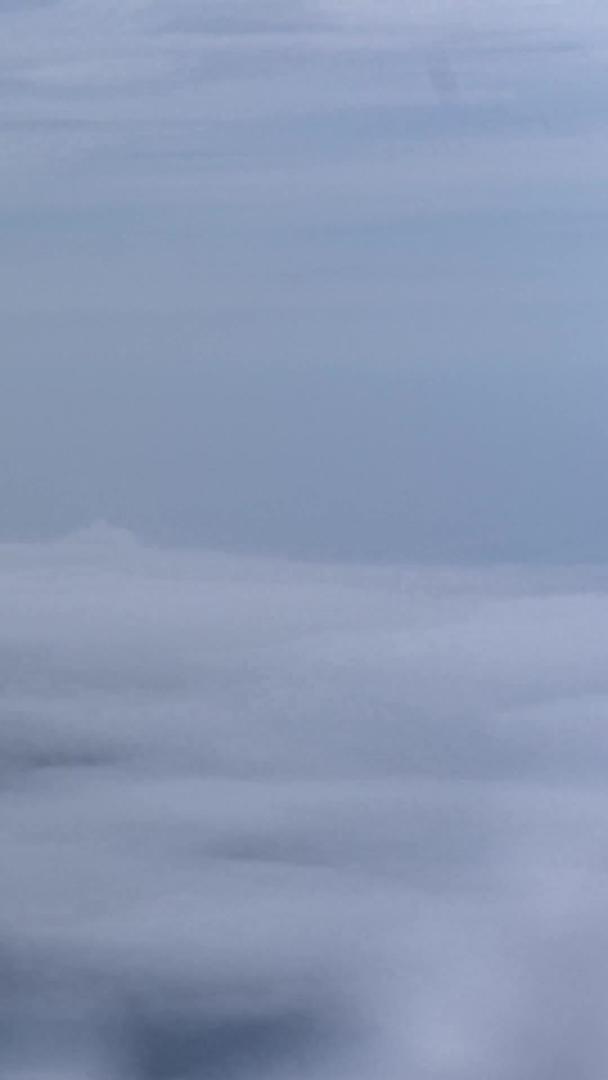 雪山山顶的云海延迟视频的预览图