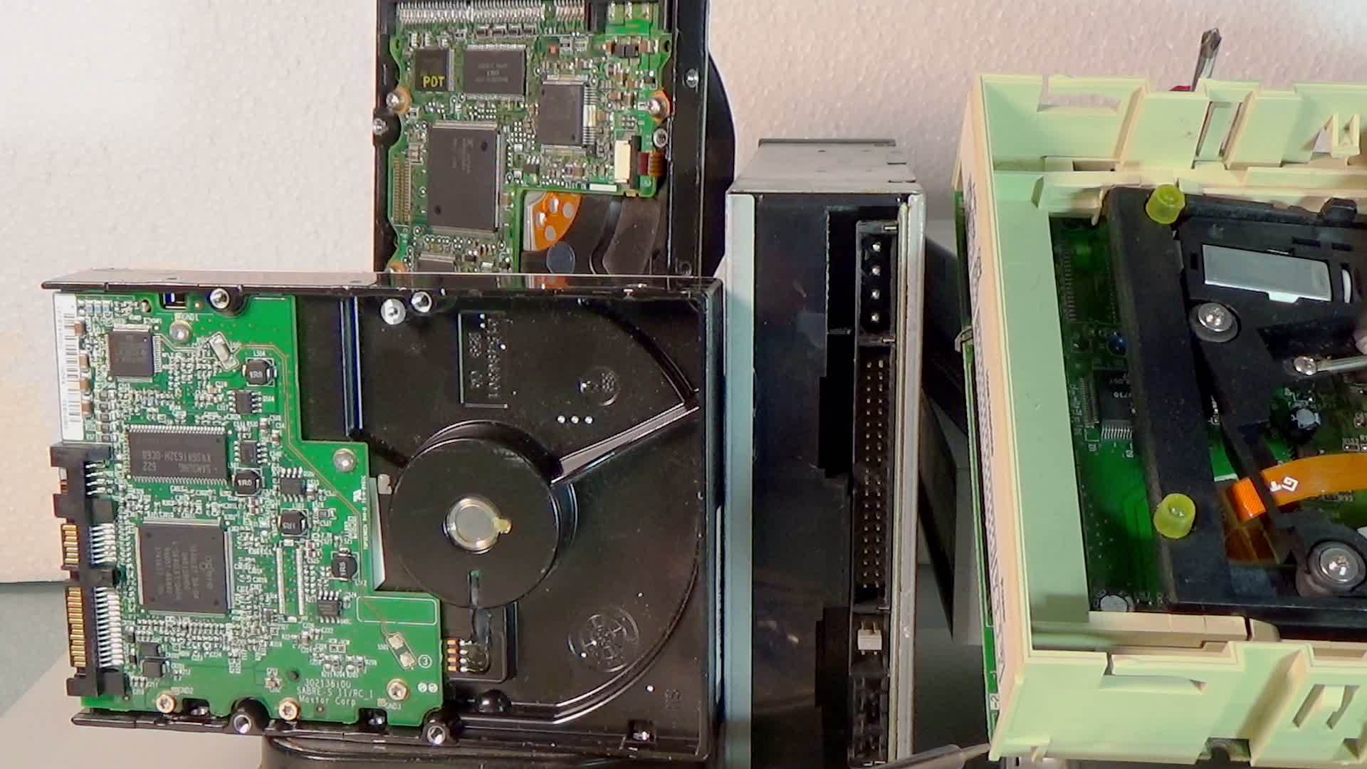 旧沙塔硬盘驱动器视频的预览图