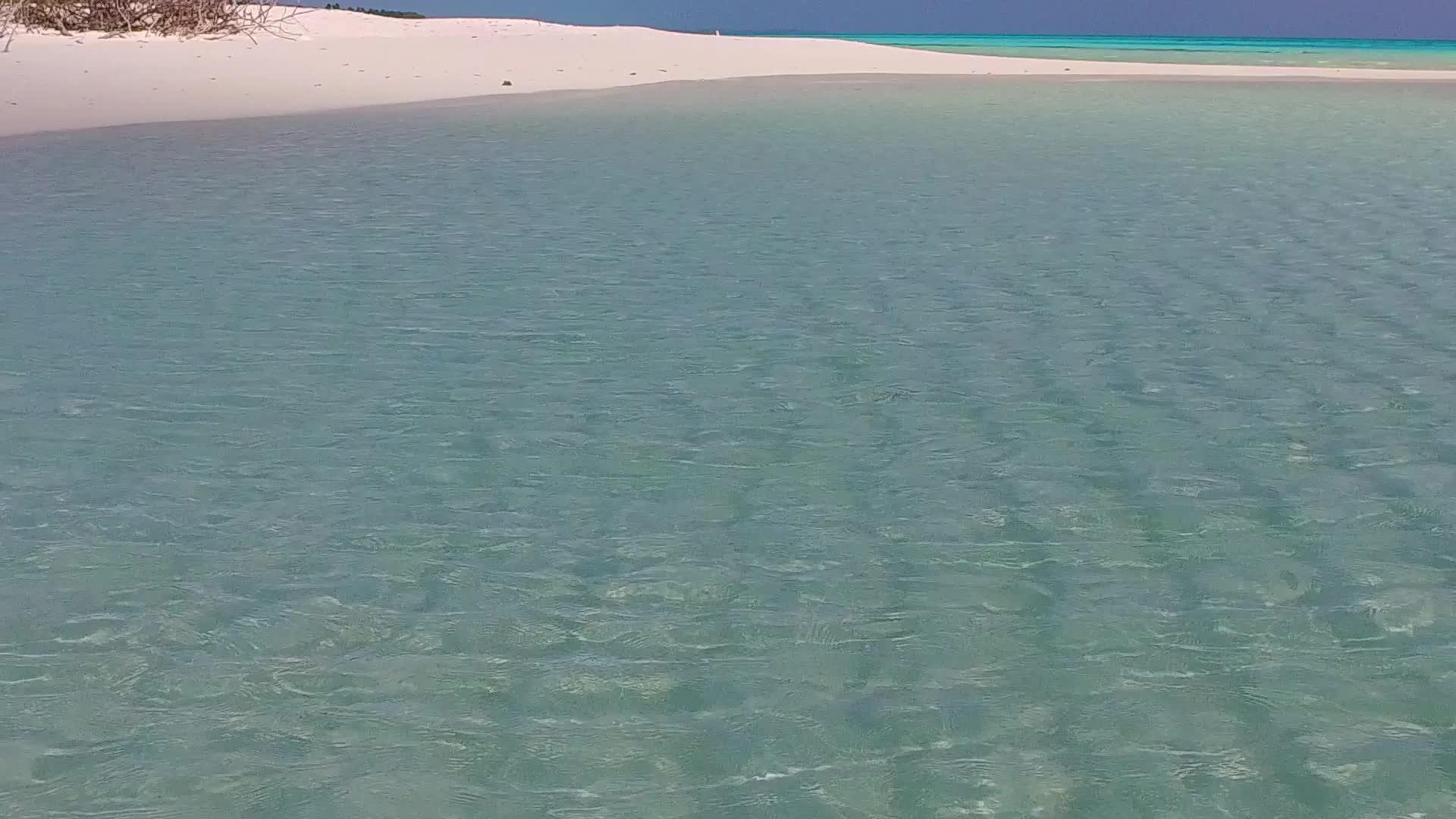 白沙海滨度假村附近视频的预览图
