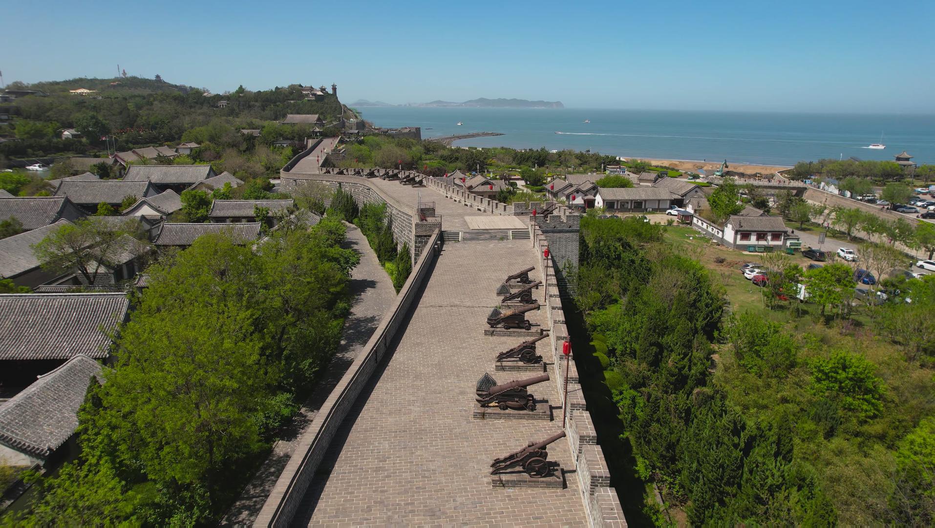 航拍5A景区蓬莱阁历史古城墙炮台视频视频的预览图