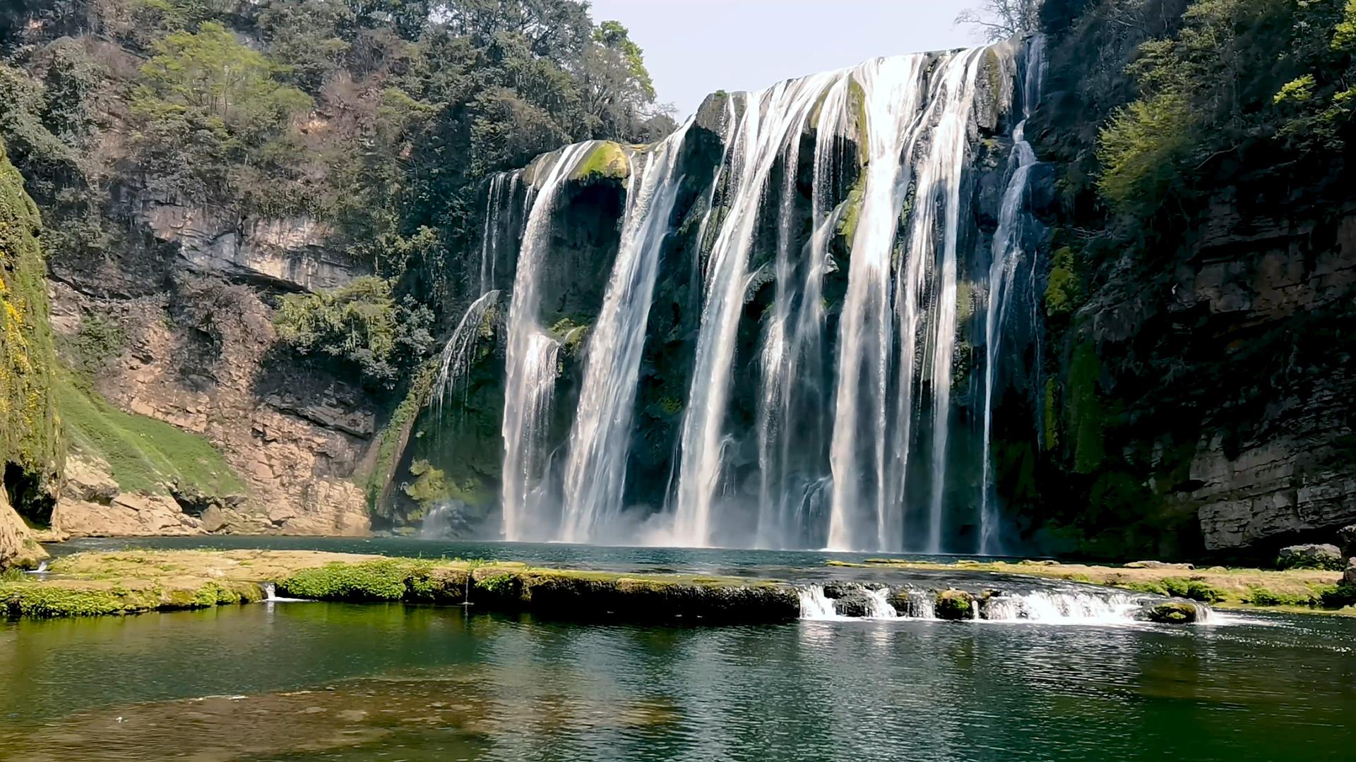4K贵州5A风景区黄果树瀑布视频的预览图