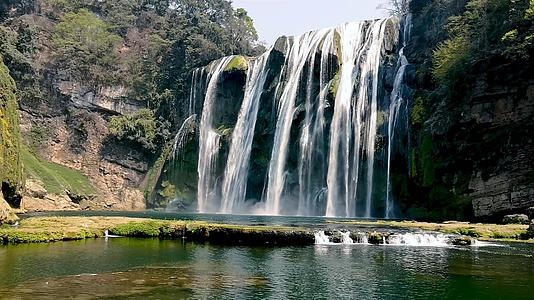 4K贵州5A风景区黄果树瀑布视频的预览图