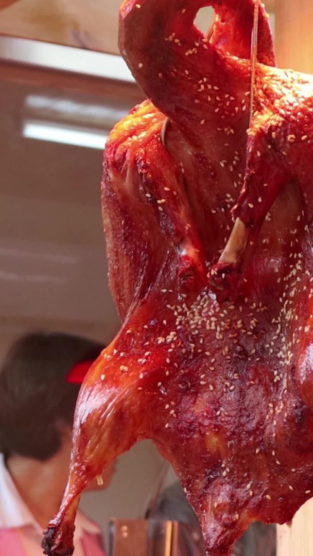 美食展示烤鸭实拍素材视频的预览图