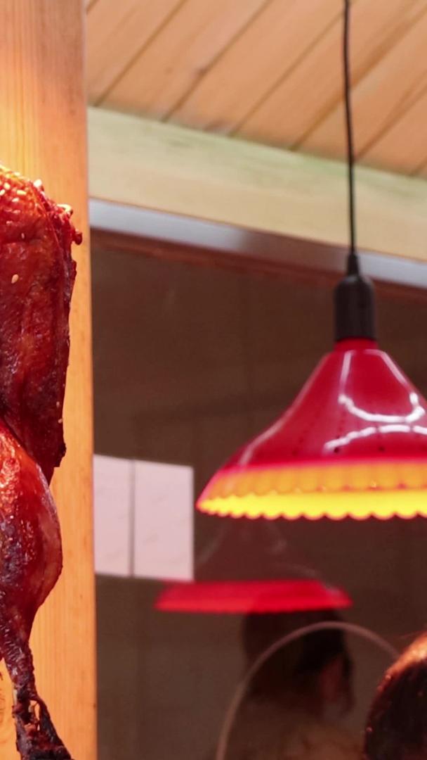 美食展示烤鸭实拍素材视频的预览图