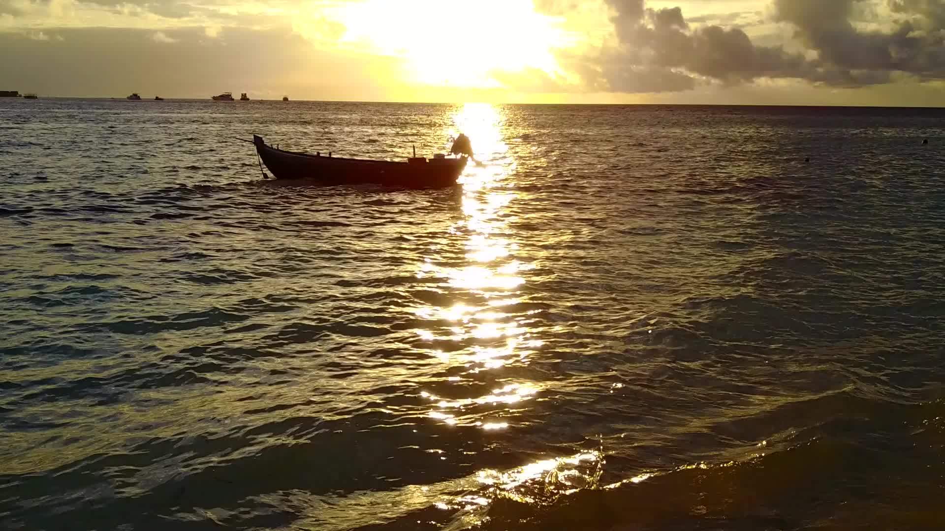 大海滩度假村视频的预览图