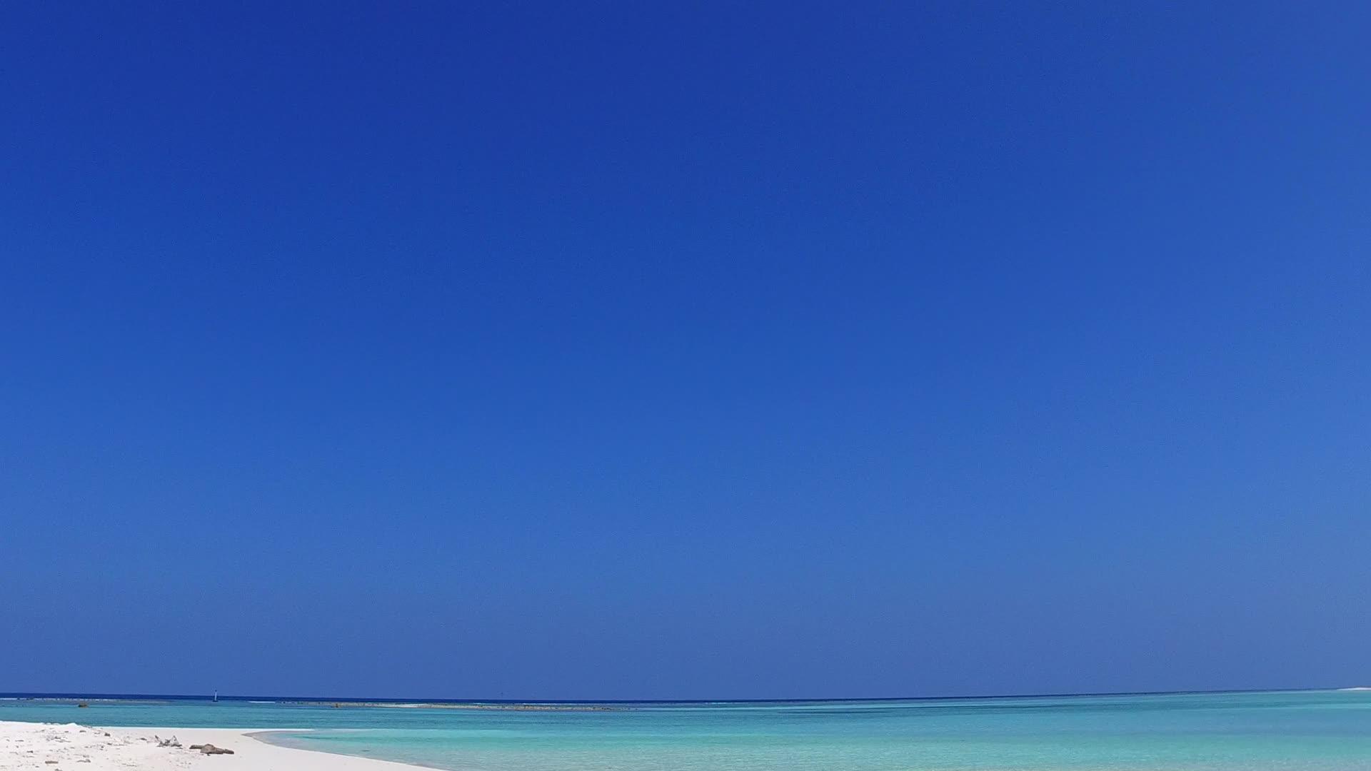 松绿海完美岛屿海滩视频的预览图