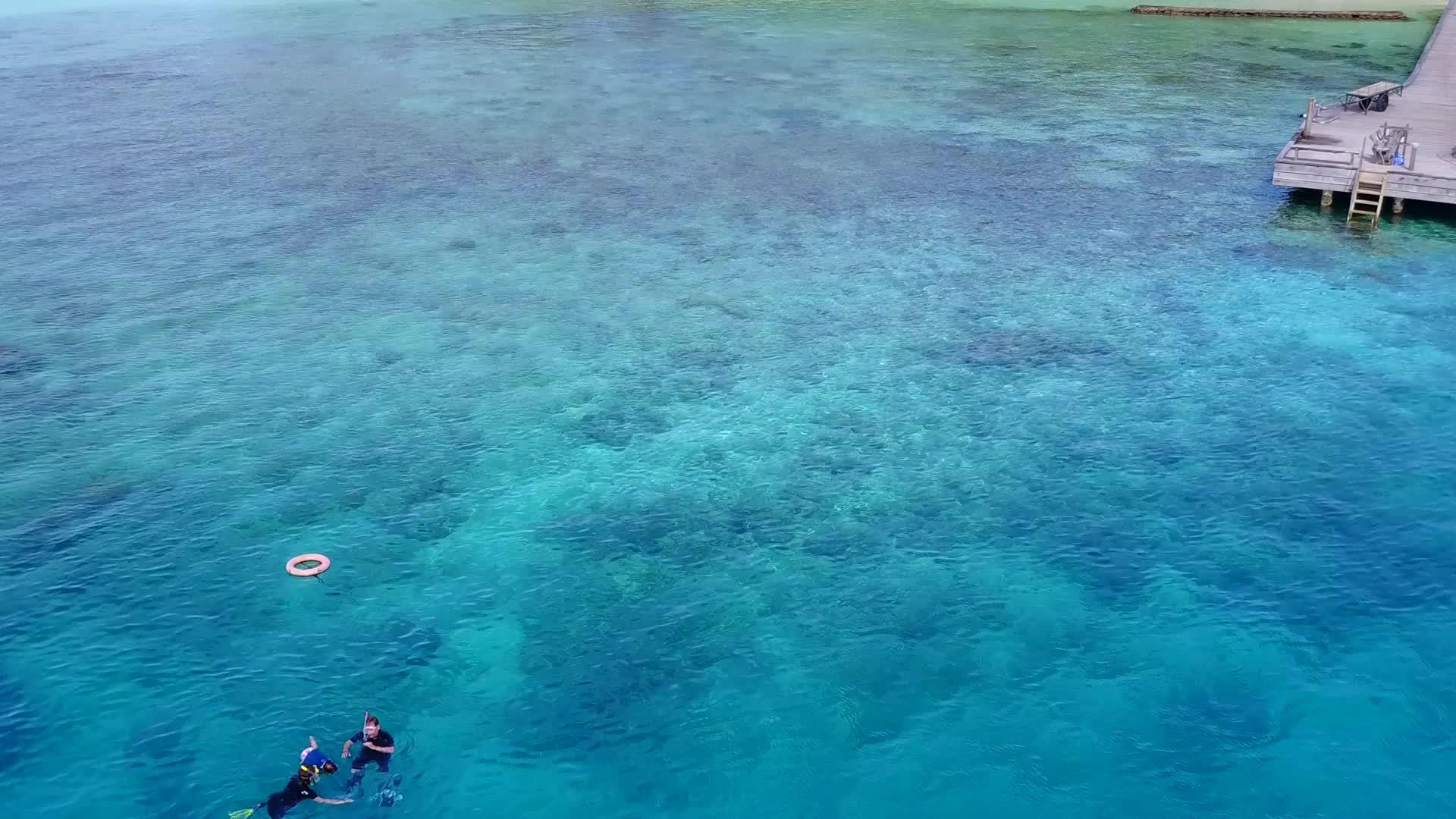 蓝色绿水和沙巴海滨之旅视频的预览图