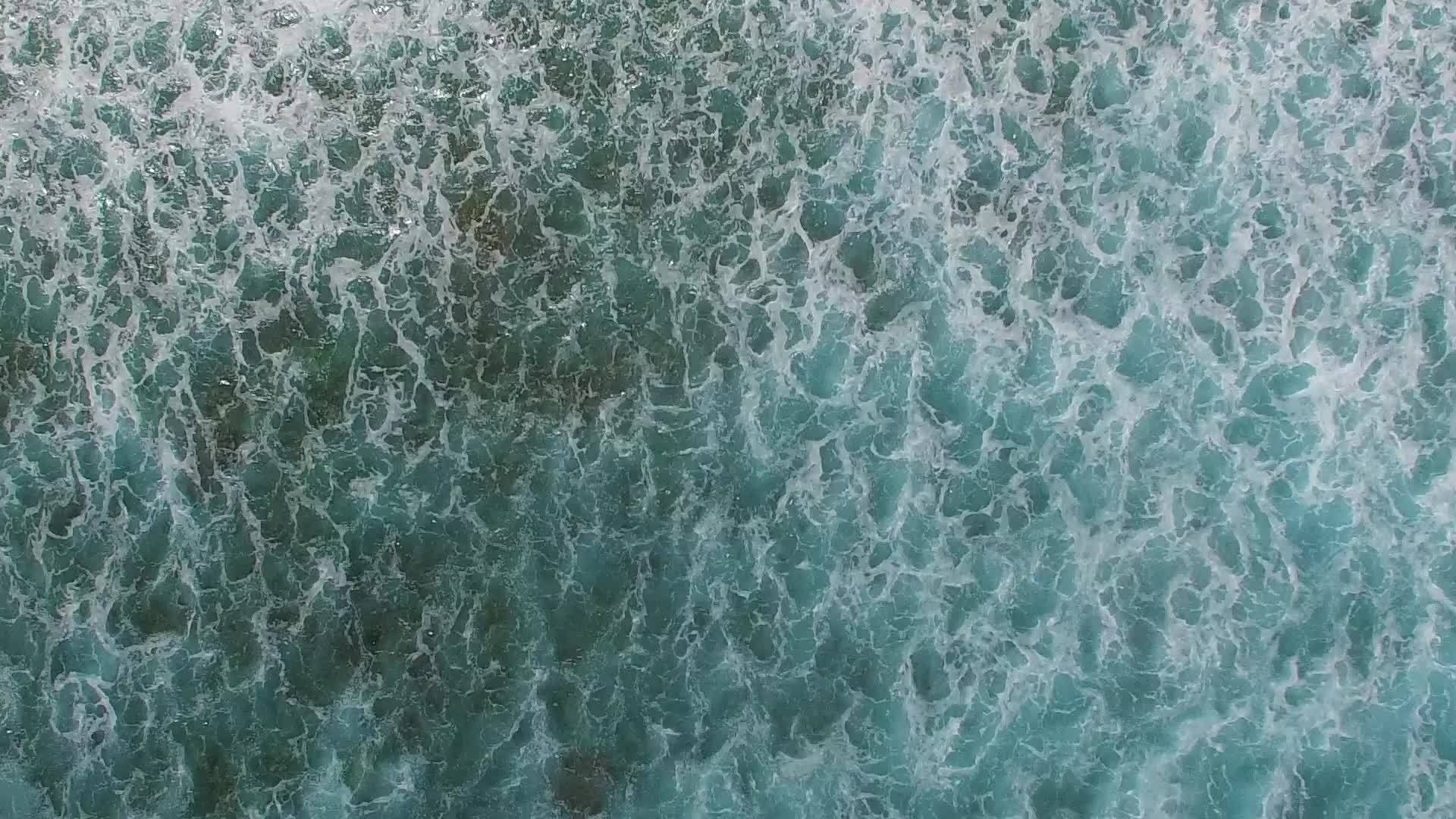 热带度假胜地的海浪视频的预览图