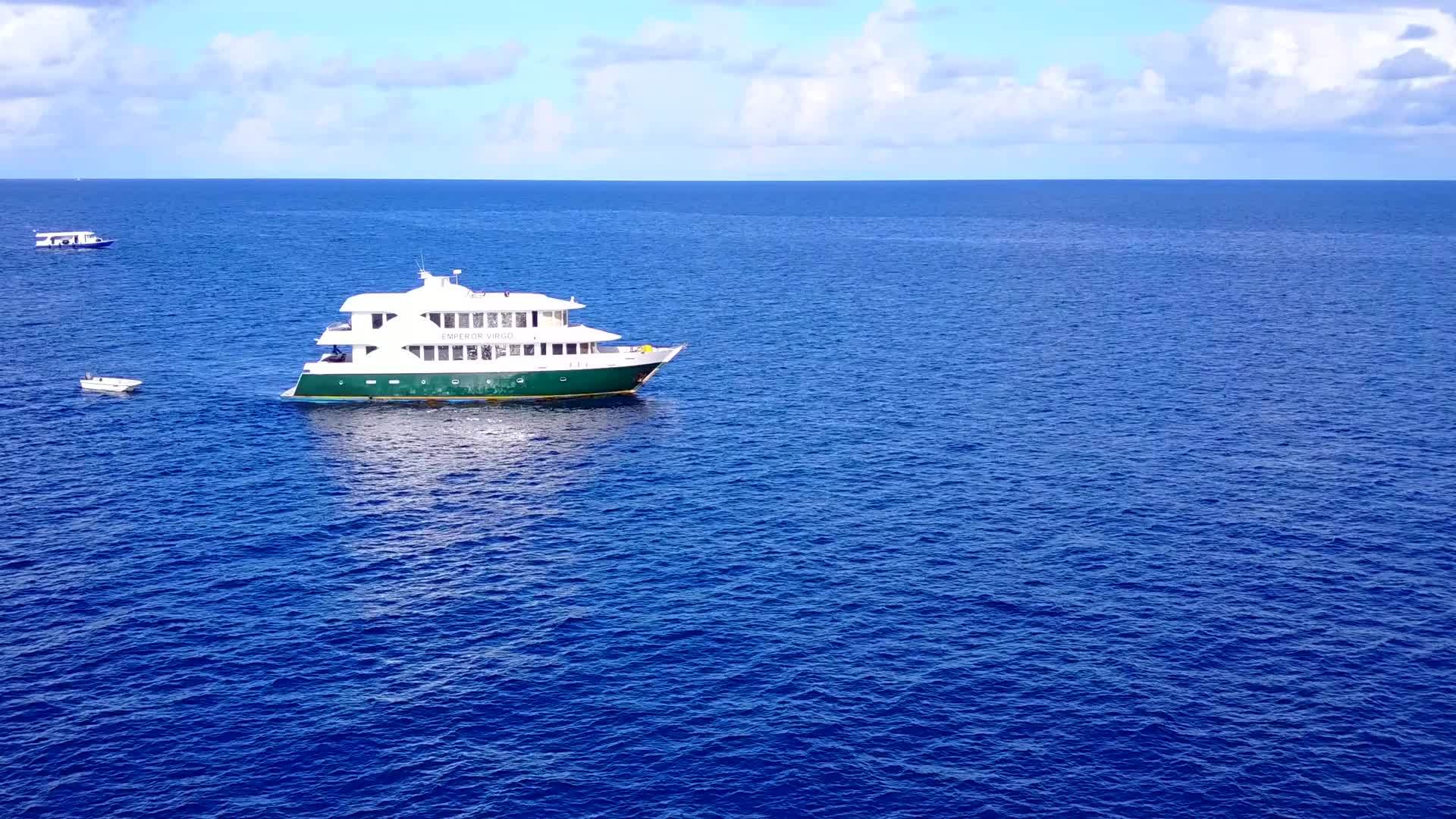 船只在海面上视频的预览图