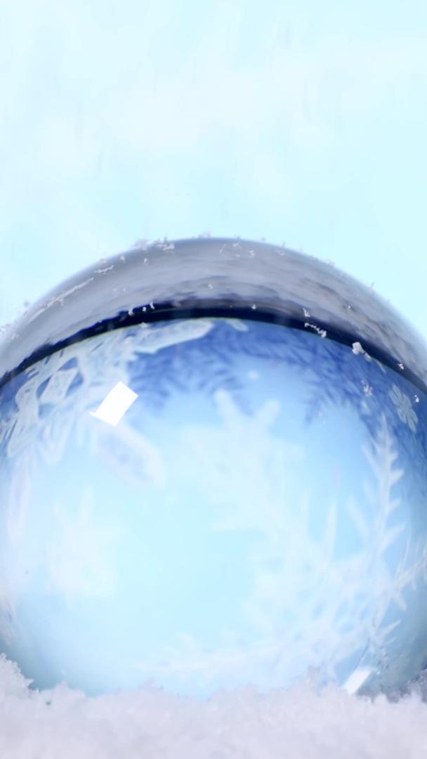 水晶球透明玻璃雪花飘落视频的预览图