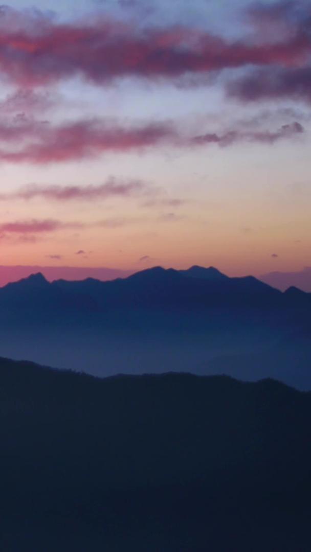冬日日出前秦岭航拍视频的预览图