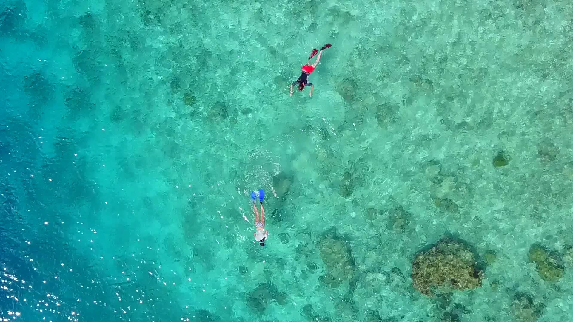 宁静的海景海滩度假村视频的预览图