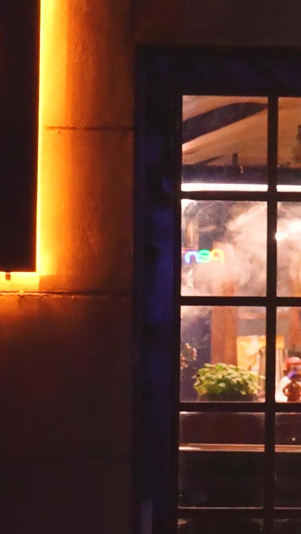 城市夜景小酒馆美食餐厅休闲消费生活素材视频的预览图