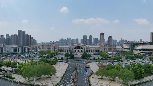 航拍即将解封重新启用的武汉汉口火车站视频的预览图