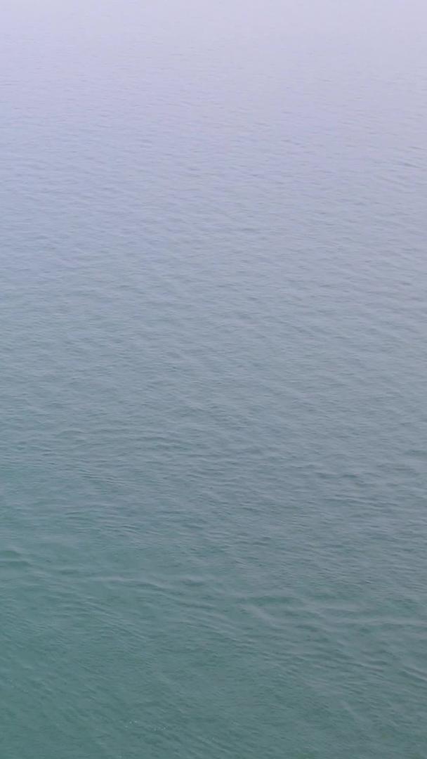 广东惠州海边航拍玩帆板冲浪人体育素材视频的预览图