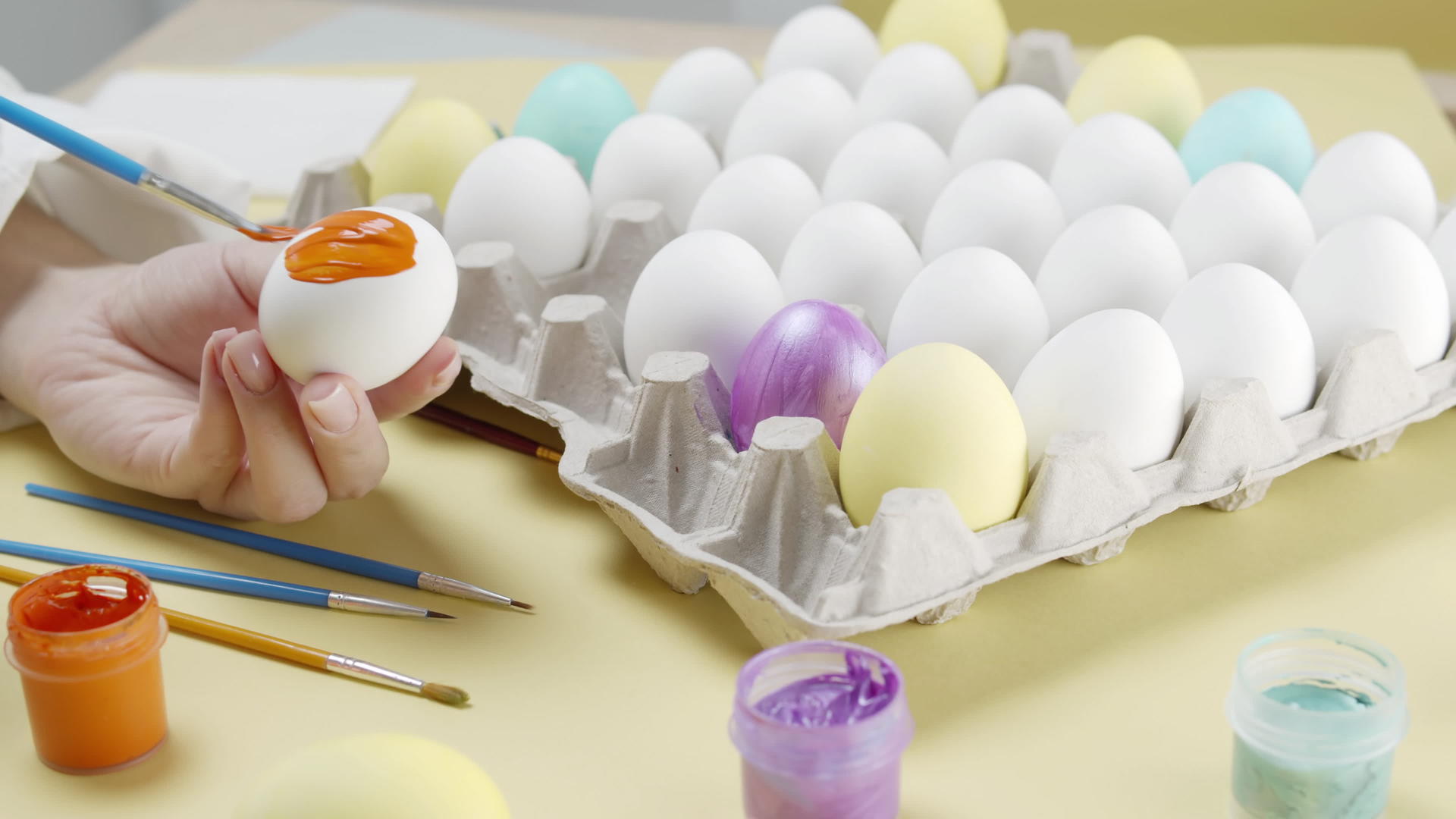 彩色东方鸡蛋视频的预览图