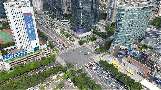 4k高清航拍广州城市十字路口交通车流视频的预览图