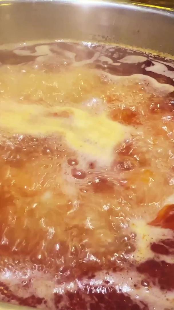 烹调中餐重庆火锅涮羊肉素材视频的预览图