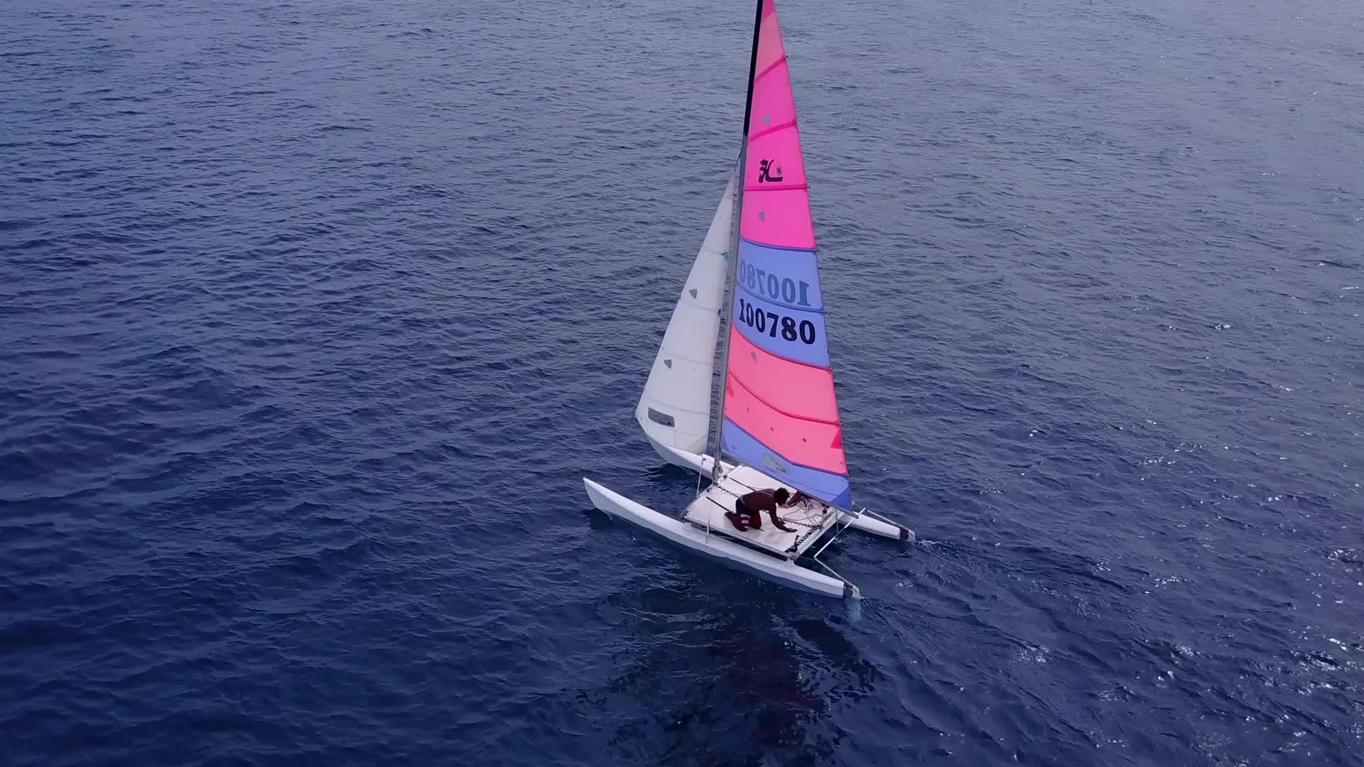 海面上的船只视频的预览图