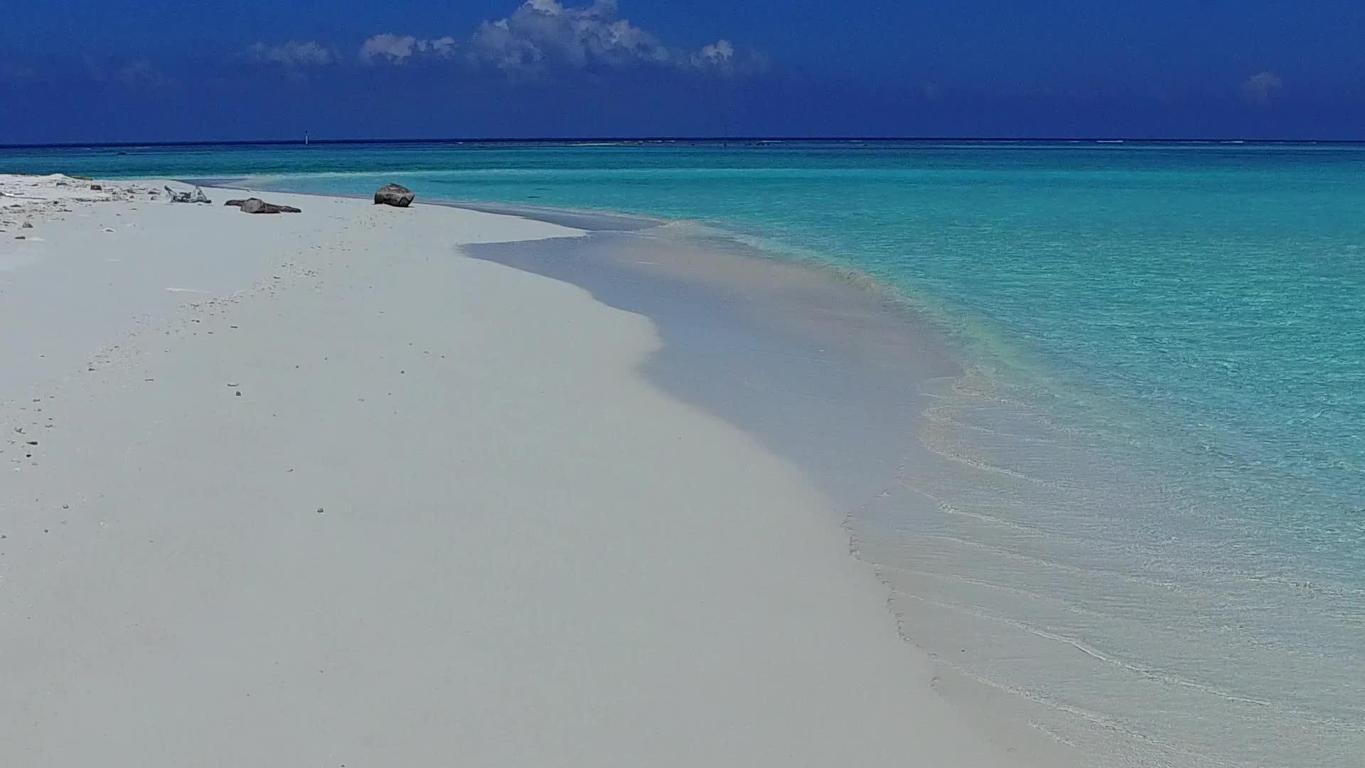 蓝色环礁湖出后白色蓝环礁全天豪华视频的预览图