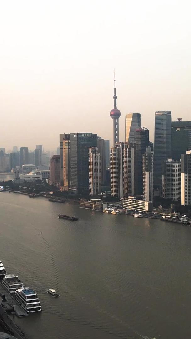 上海陆家嘴黄浦江城市发展船舶游艇大楼远景航拍视频的预览图