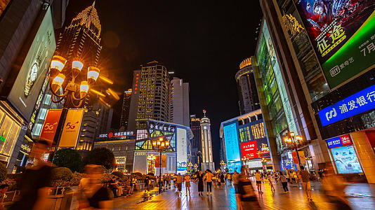 重庆解放中央商务CBD中心夜景人流8k视频的预览图