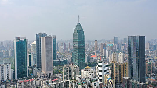 航拍武汉城市中央商务区金融中心地标大楼视频的预览图