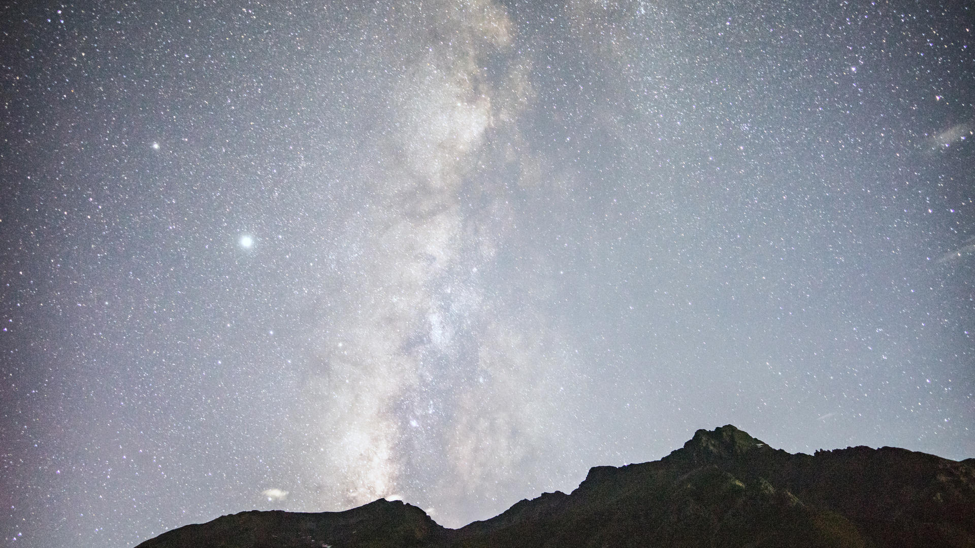 8k延时昌都然乌山夜景星空银河素材视频的预览图