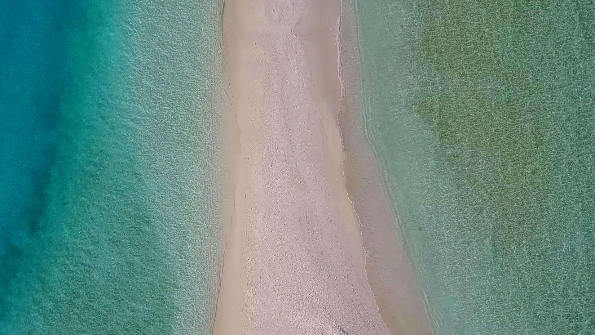 海洋旅游海滩阳光旅行在珊瑚礁附近有干净的沙子背景视频的预览图