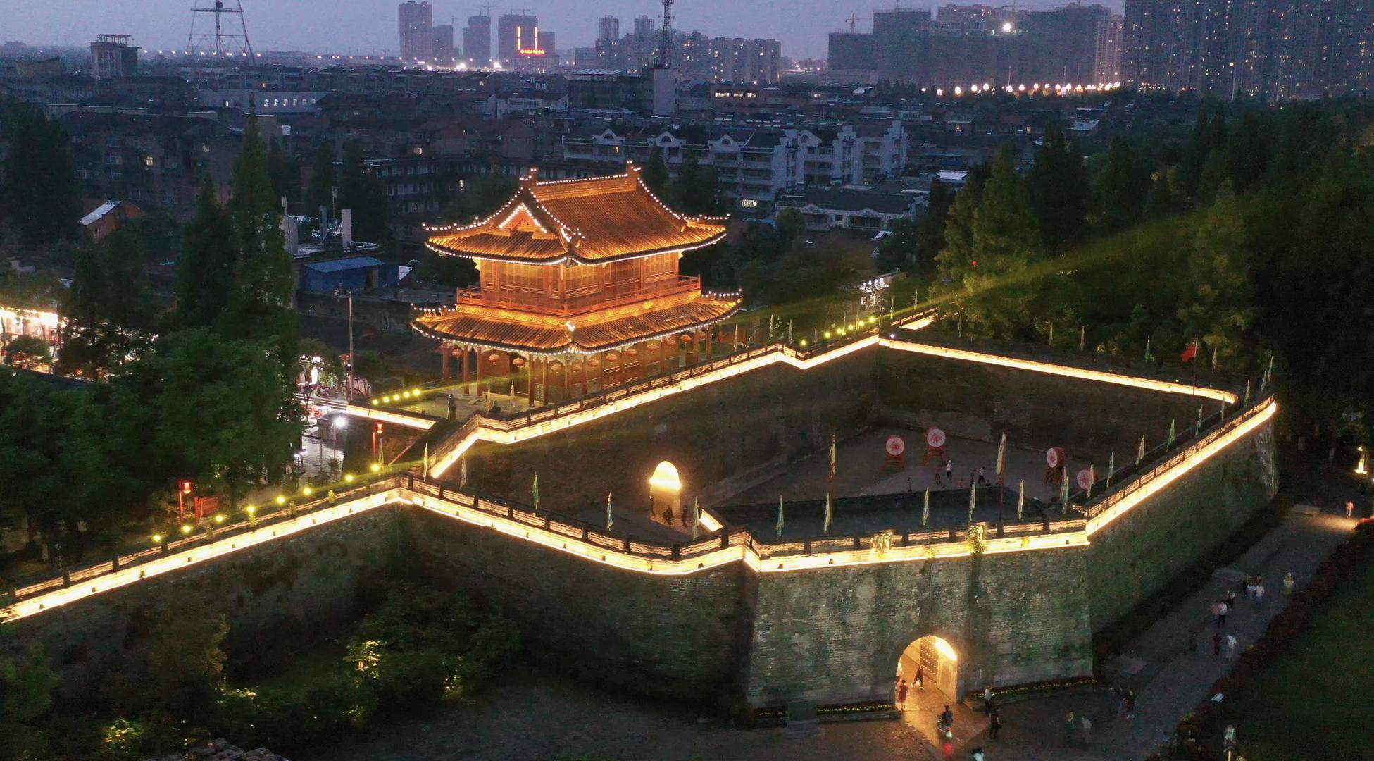 湖北荆州古城4A景区夜景航拍4K视频视频的预览图