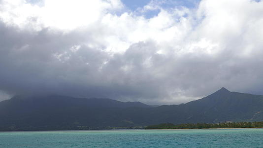 毛里提乌斯岛游艇上的海平面和印地安海的图片视图视频的预览图