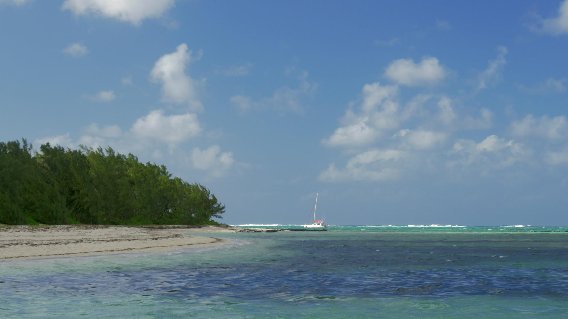 毛里提乌斯岛海岸和印度洋游艇视频的预览图
