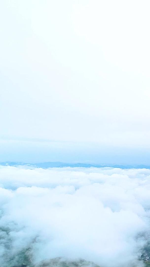 高空云层的航拍村视频的预览图