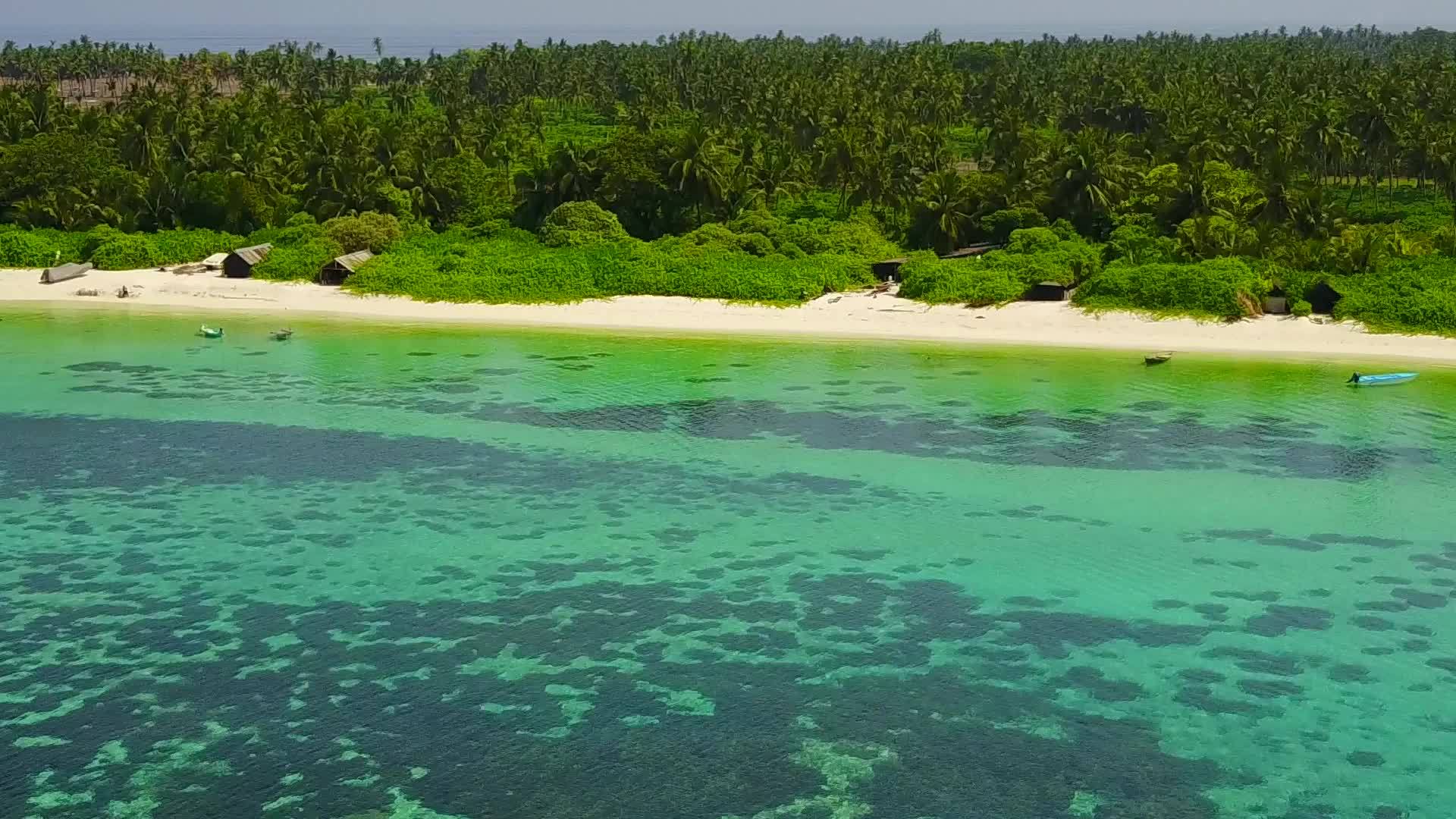 复制热带海岸海滩旅行的空间海景视频的预览图
