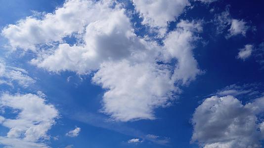 延时天空蓝天白云棉花云朵视频的预览图