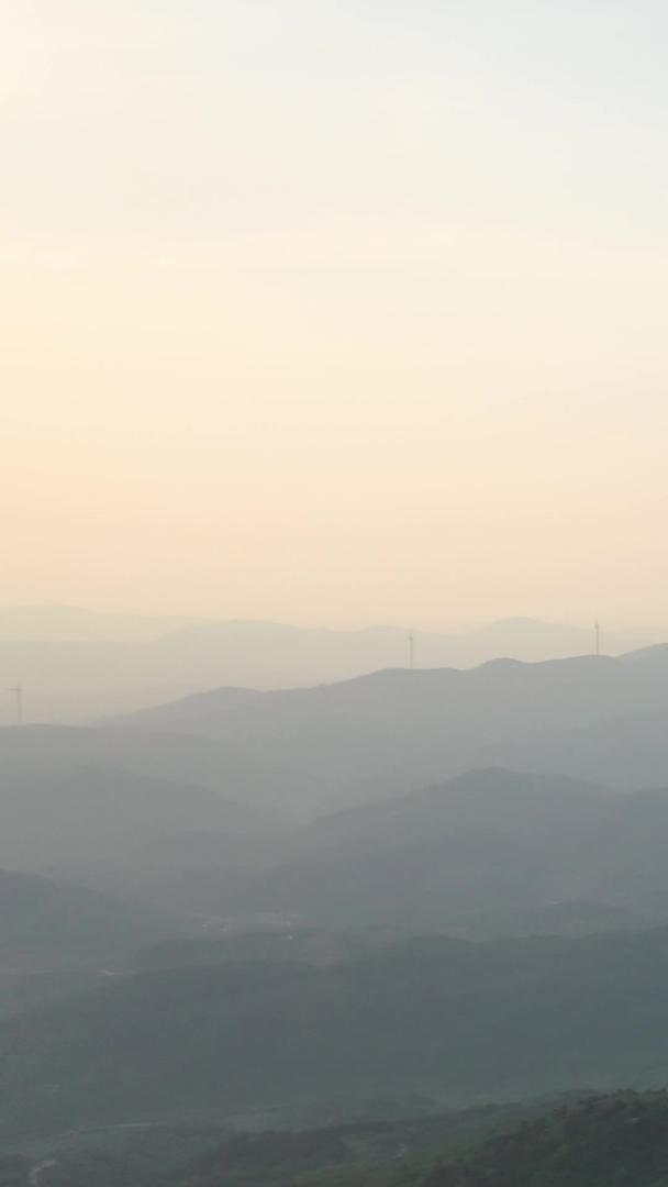 航拍景区山顶朝阳日出风车素材视频的预览图