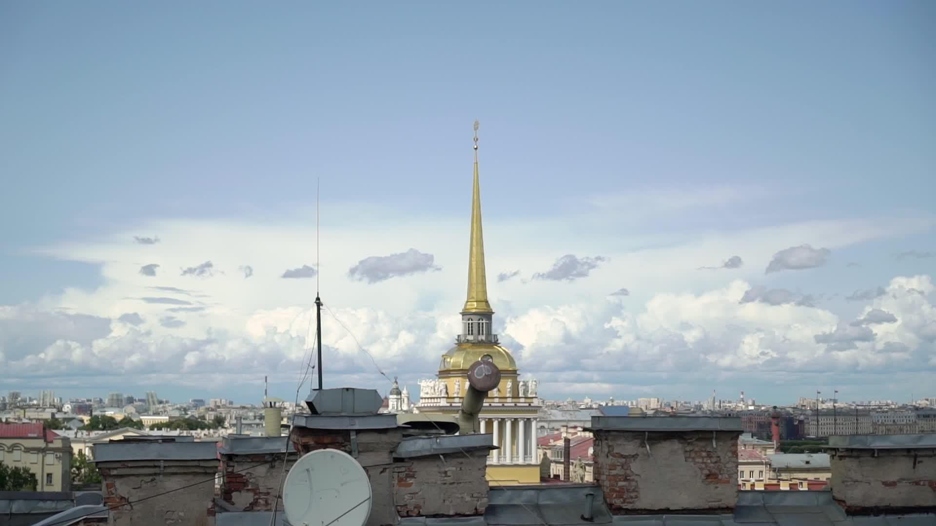 圣彼得斯堡的俄罗斯城市中心是夏天的一天视频的预览图