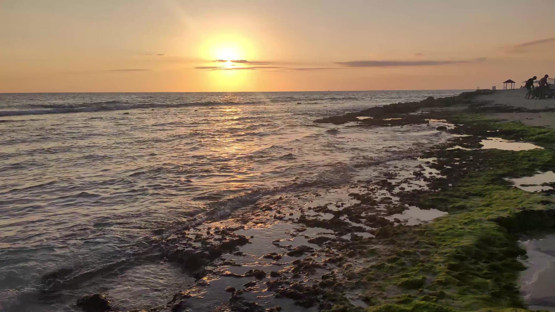 海和海滩2的日落视频的预览图