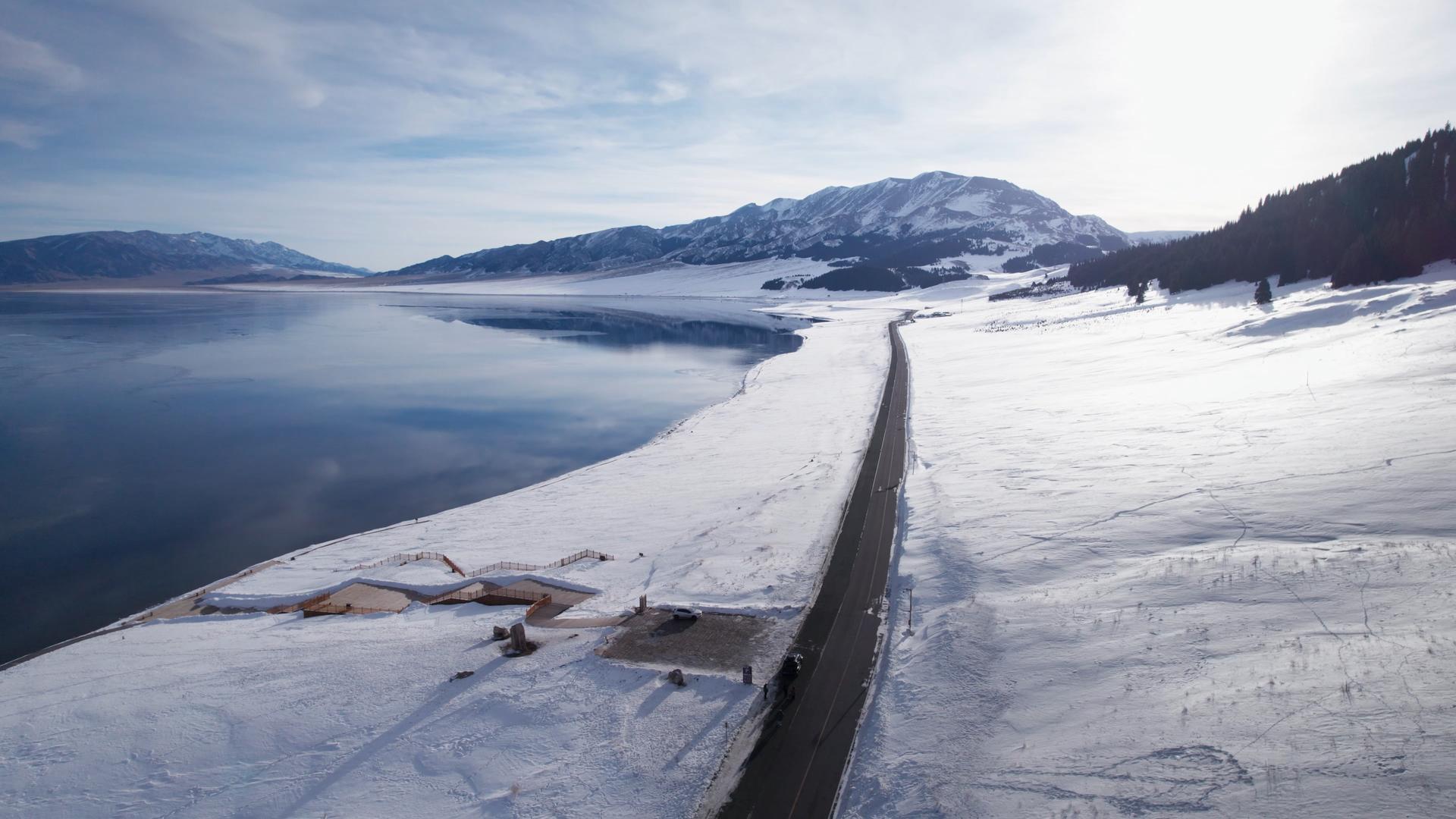 冬季赛里木湖航拍视频的预览图