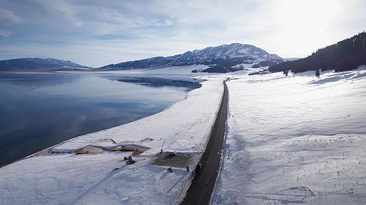 冬季赛里木湖航拍视频的预览图