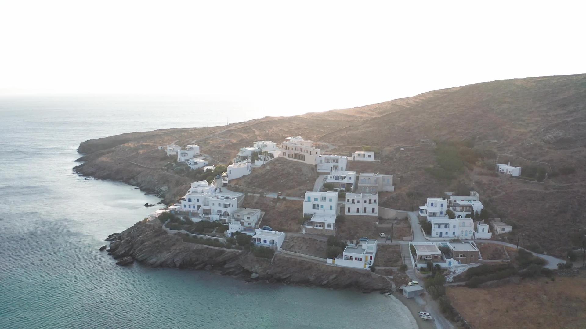 希腊河附近的一个小镇靠近爱琴海锡诺斯岛视频的预览图