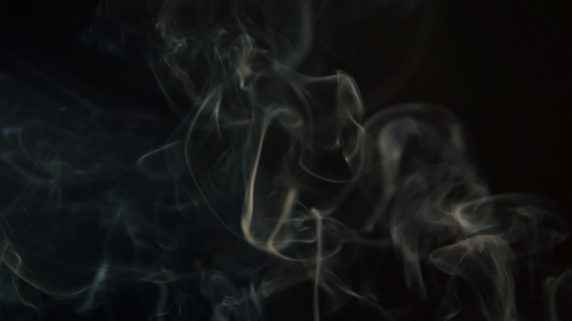 抽象的白烟黑色背景色背景视频的预览图
