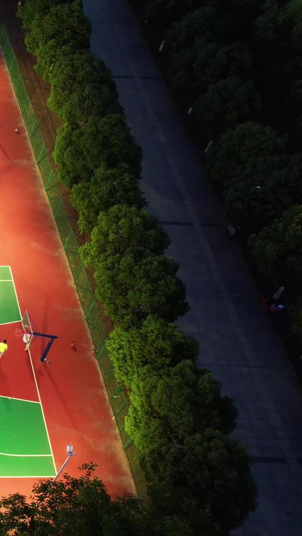 城市街道灯光篮球场运动健身素材视频的预览图