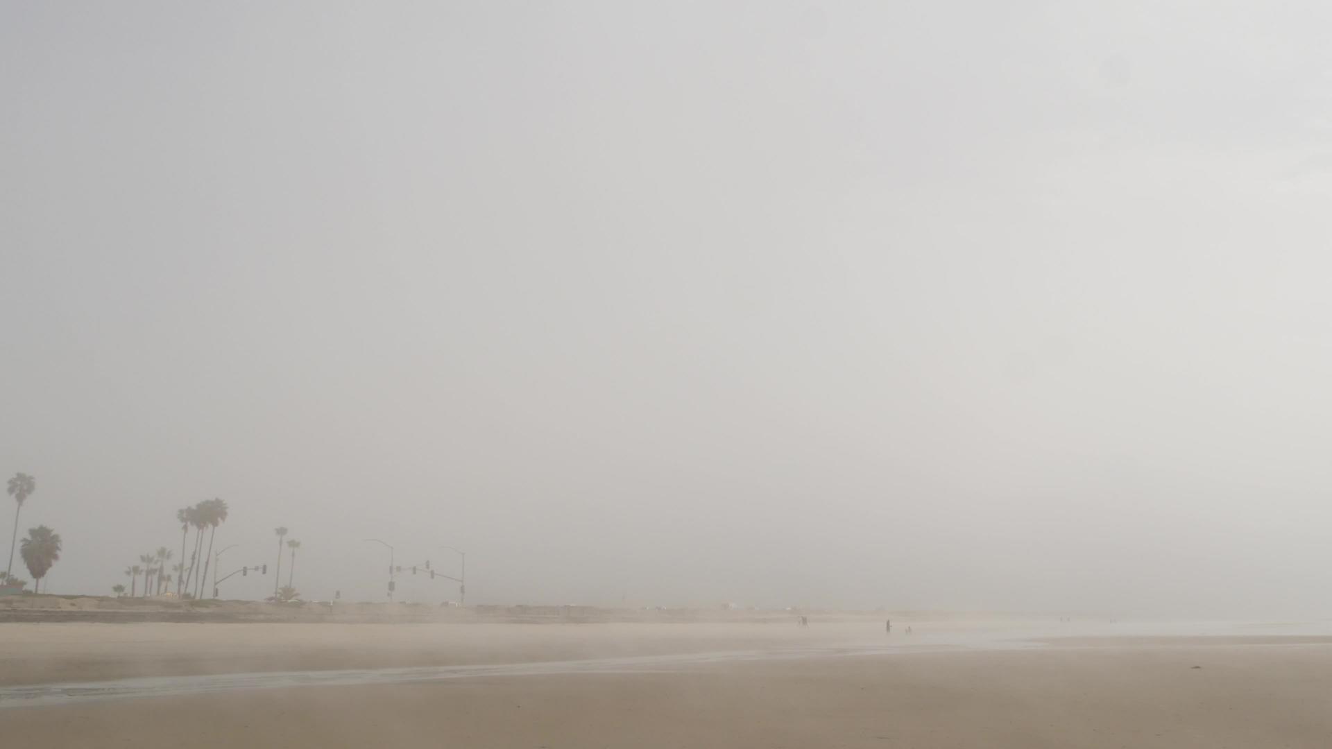 太平洋海岸沿海浓雾和乳白色烟雾含有青雾视频的预览图