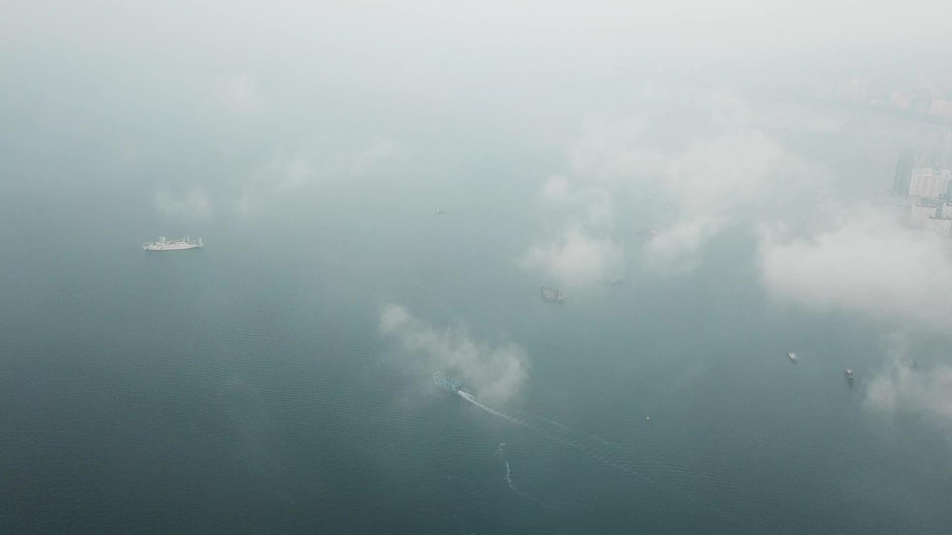空中的飞行视频的预览图